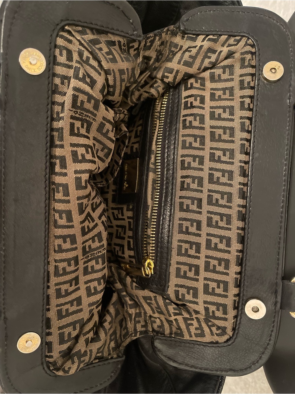💯 authentic Black Leather Pleated Tote Handbag with Gold Tag - Picture 6 of 11